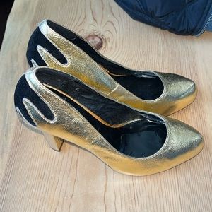 Quips Gold High Heels New size 8.5